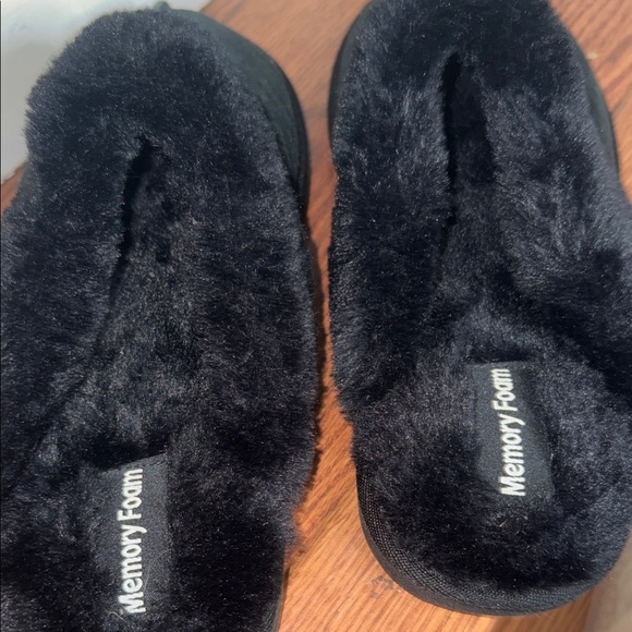 Women's Black Faux Fur Slip-On Slippers - Picture 4 of 4